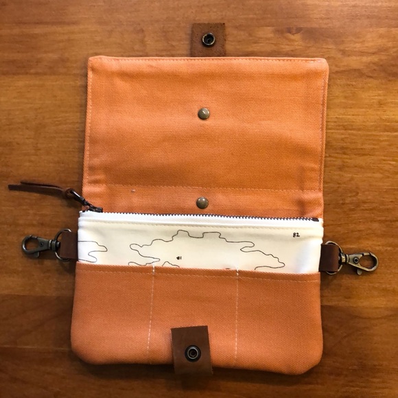 NWOT Wallet/Pouch-or convert to a Wristlet - Picture 2 of 12